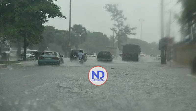 Llueve fuerte en Capital y otras zonas RD debido a una vaguada