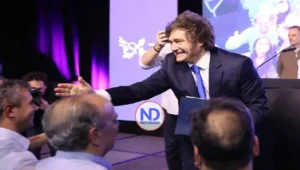 Milei afirma que subida del precio del petróleo beneficiará a Argentina como exportadora