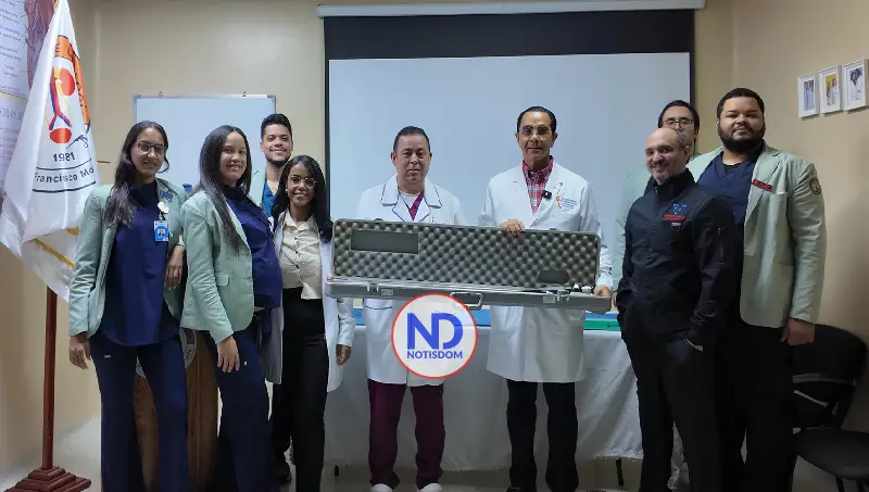 Donan equipo de urología al Hospital Moscoso Puello para residentes