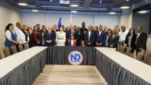 Abinader resalta oportunidades para dominicanos viven en Chile