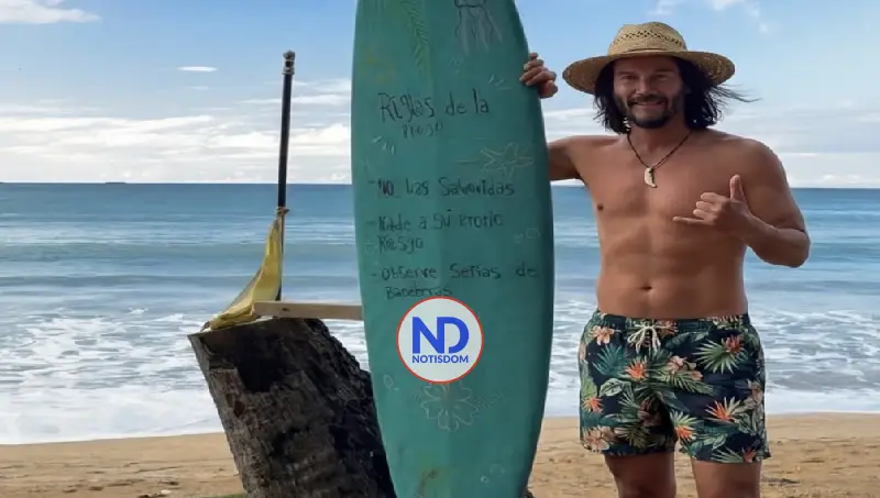 Actor Keanu Reeves es visto de vacaciones en Playa Bonita, Las Terrenas