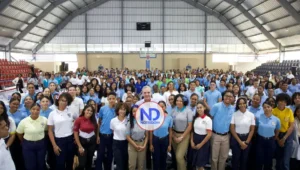 Abinader reafirma compromiso con la educación y juventud RD