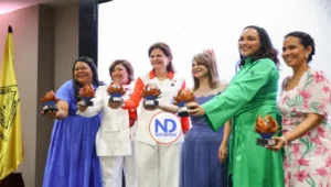 Reconocen a Raquel Peña y a cinco médicas con premio a la excelencia femenina en salud