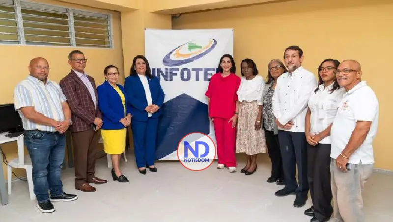 Primera dama inaugura aulas belleza e informática INFOTEP