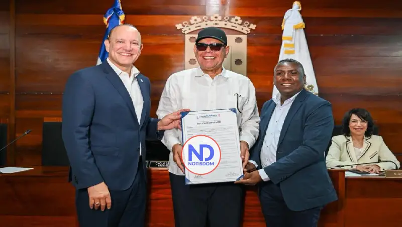 Santiago declara a Fernando Villalona como Hijo Adoptivo