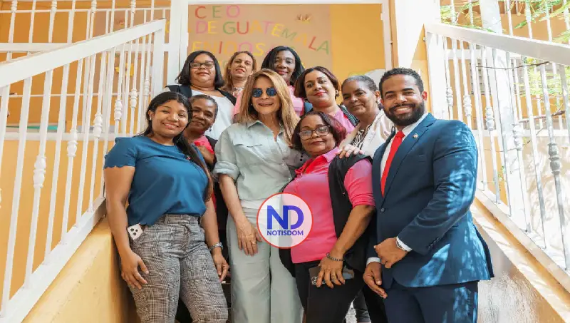 Carolina Mejía lleva su programa educativo al Centro Educativo República de Guatemala