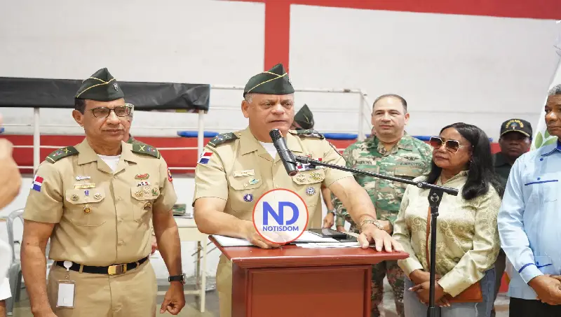 Ministro de Defensa encabeza jornada social para más de 800 pensionados en Villa Duarte