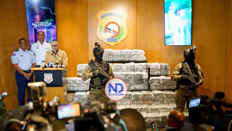 Incautan 564 paquetes de presunta cocaína frente a costas de Barahona; arrestan a cinco hombres