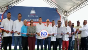 Kelvin Cruz entrega reconstruido play de Hondo Valle, Elías Piña