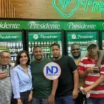 Embajadora de E.U. disfruta en colmado «viernes dominicano»