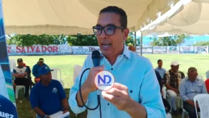 Senador Guillermo Lama saluda inicio de torneo amateur de Béisbol Bahoruco 2026