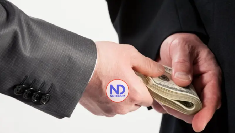 Sigue arrestado fiscal acusado recibir soborno 10,000 dólares