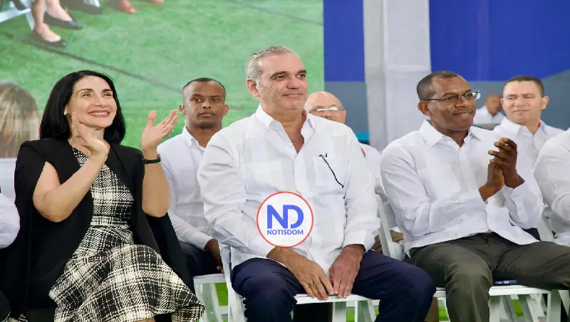 Presidente Abinader entrega 1,025 títulos de propiedad en Hato del Yaque elevando a 7,632 los otorgados en la provincia de Santiago