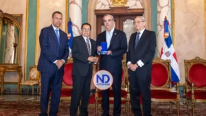 Abinader salda deuda histórica al honrar a Orlando Martínez con alta condecoración