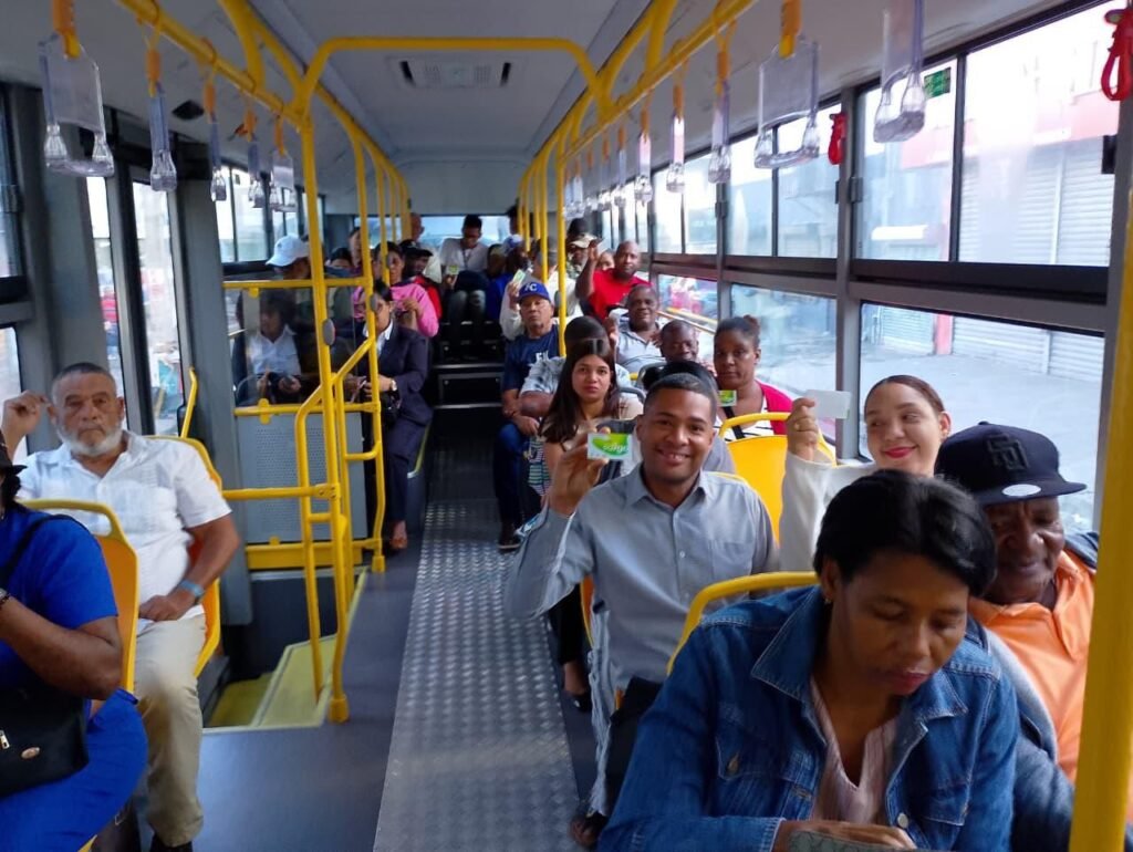 Pasajeros 1 Corredor Independencia iniciará cobro de pasaje de RD$35 a partir del martes