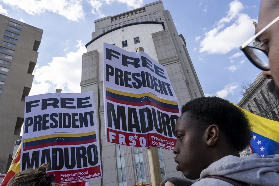 Personas en una manifestacion Juez descarta desestimar caso de Maduro en Estados Unidos