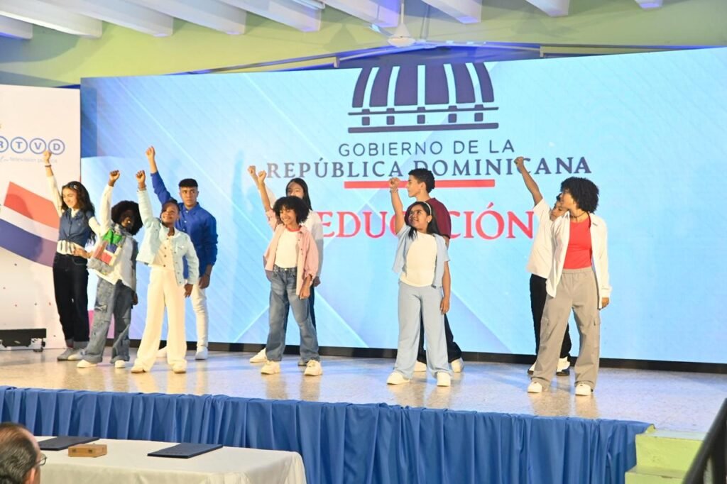 RTVD entrega al Minerd la serie animada Trinitarios 2 RTVD entrega al Minerd la serie animada “Trinitarios” para enseñanza de historia patria