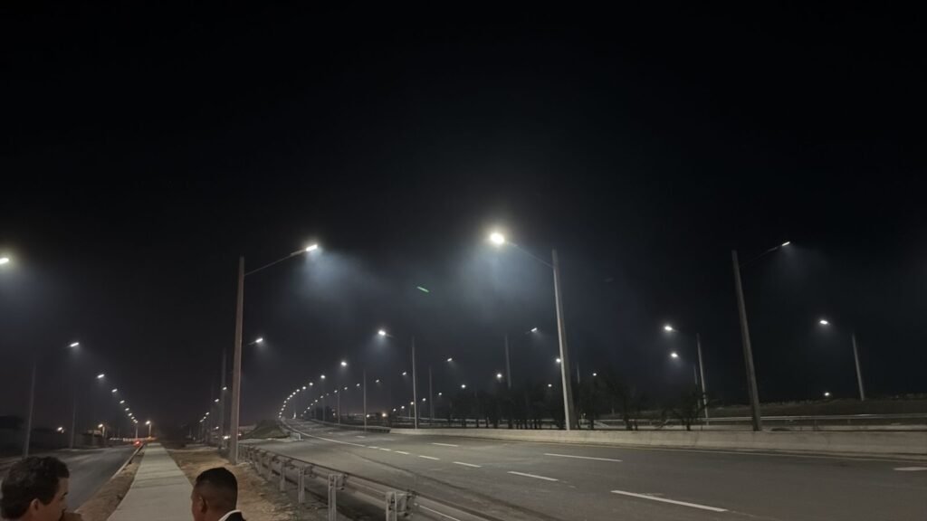 Vial ilumina 200 kms 1 RD Vial ilumina 200 kms de carreteras con energía solar