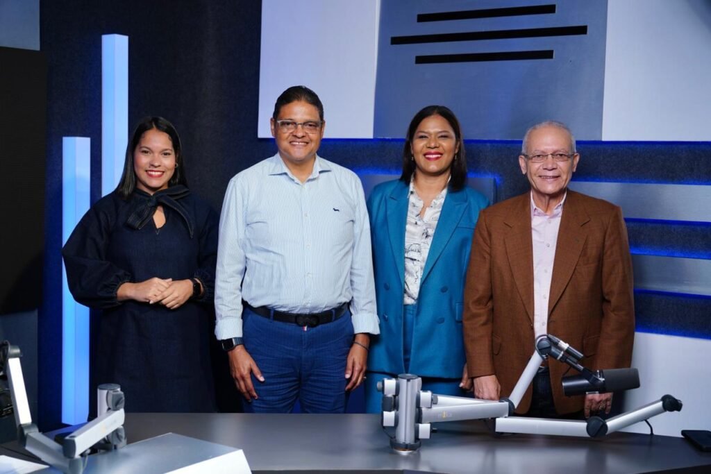 Director del COE pide prudencia a la población durante Semana Santa 2026 3 Yarit Ortiz Juan Manuel Mendez Adelaida Martinez y Rafael Nunez Director del COE pide prudencia a la población durante Semana Santa 2026