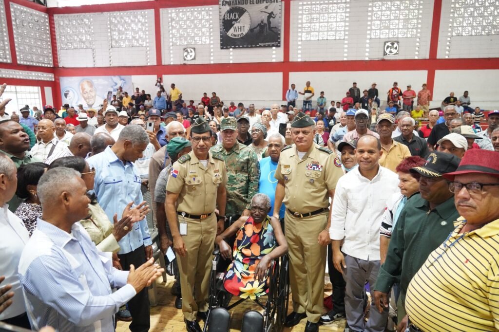 jornada en Villa Duarte 1 Ministro de Defensa encabeza jornada social para más de 800 pensionados en Villa Duarte