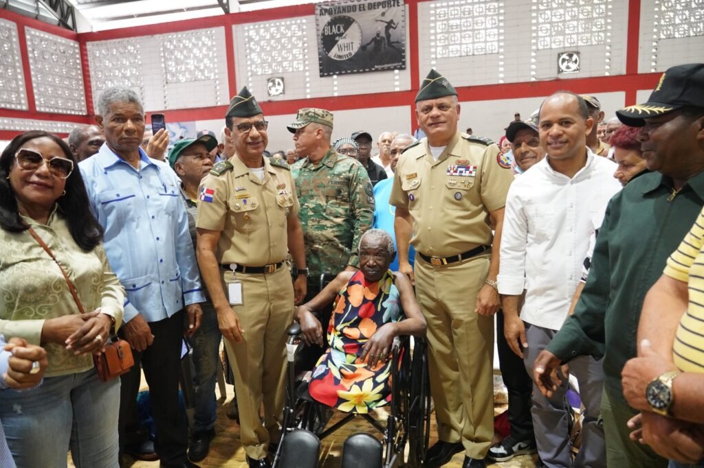 jornada en Villa Duarte Ministro de Defensa encabeza jornada social para más de 800 pensionados en Villa Duarte