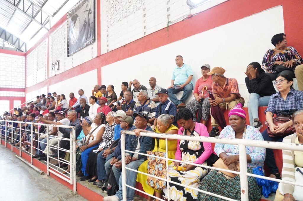 jornada en Villa Duarte 2 Ministro de Defensa encabeza jornada social para más de 800 pensionados en Villa Duarte