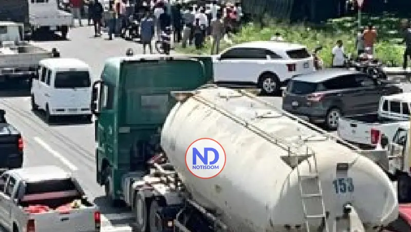 Tres personas murieron tras ser arrolladas en autopista 6 de Noviembre