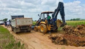 Gobierno inicia en el Bajo Yuna programa para rehabilitar vías interparcelarias