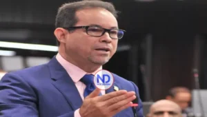 Legisladores del PRM rellenan de piropos a Danilo Medina