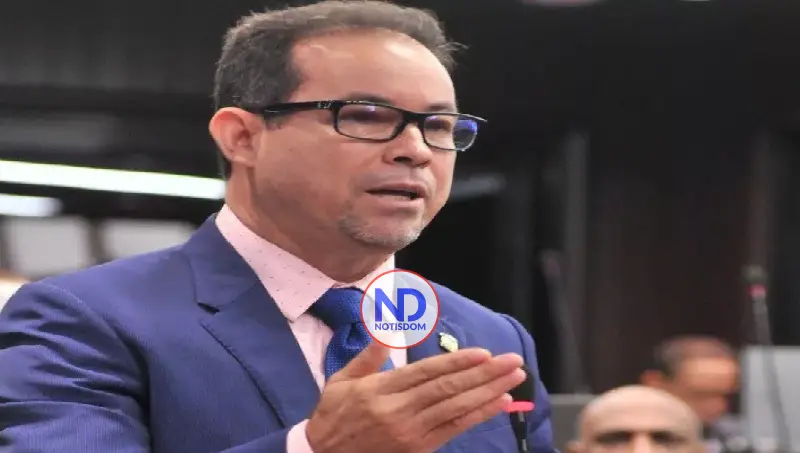 Legisladores del PRM rellenan de piropos a Danilo Medina