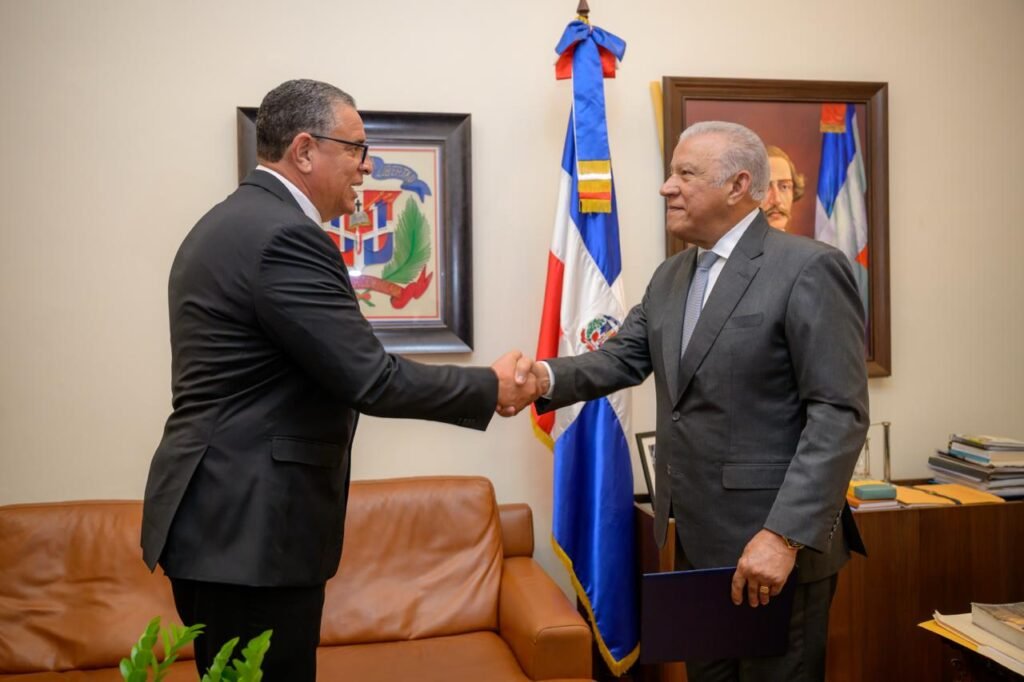 Andres Bautista juramenta Carlos Alessandry Roa Howley 1 Juramentan a Carlos Alessandry Roa Howley como director ejecutivo del Plan San Juan