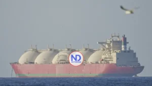 Superpetrolero iraní desafía el bloqueo de EU y cruza Ormuz