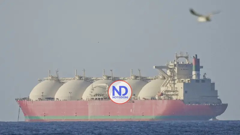 Superpetrolero iraní desafía el bloqueo de EU y cruza Ormuz