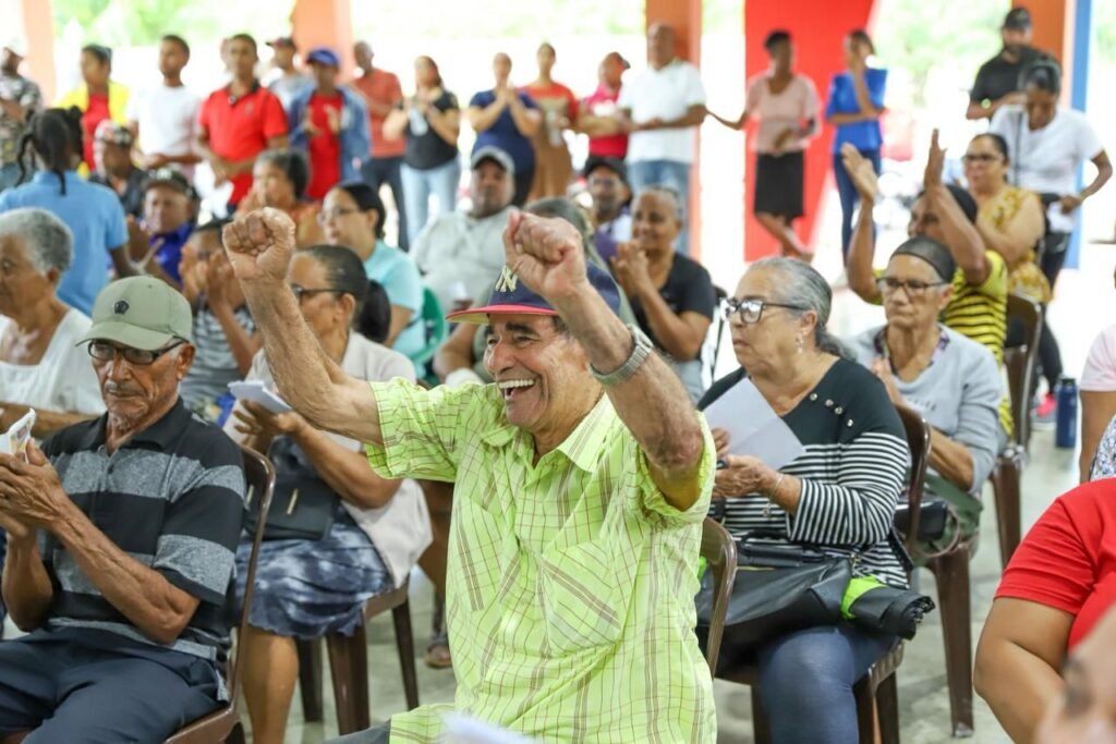 Beneficiarios de Superate 1 1 Abinader escucha a 6,000 familias y reafirma su apoyo a Supérate