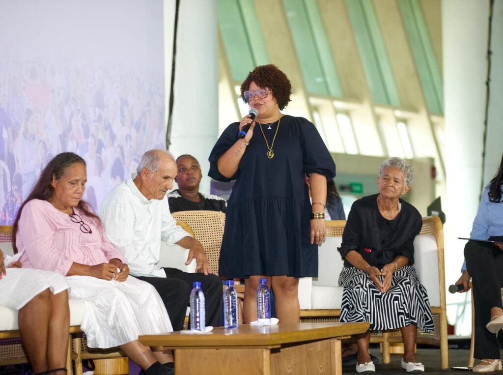 Beneficiarios de Superate Abinader escucha a 6,000 familias y reafirma su apoyo a Supérate