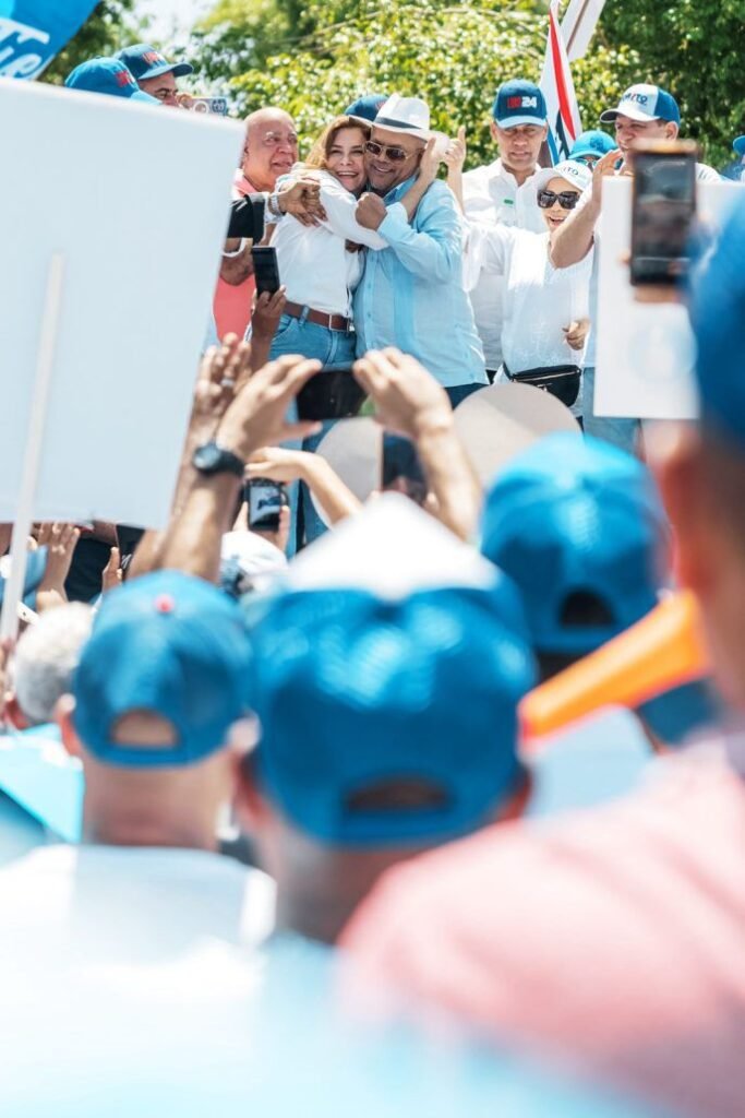 Carolina Mejía recibe apoyo de Héctor Acosta y dirigentes del PRM en Monseñor Nouel 4 Carolina Mejia con dirigentes del PRM 2 Carolina Mejía recibe apoyo de Héctor Acosta y dirigentes del PRM en Monseñor Nouel