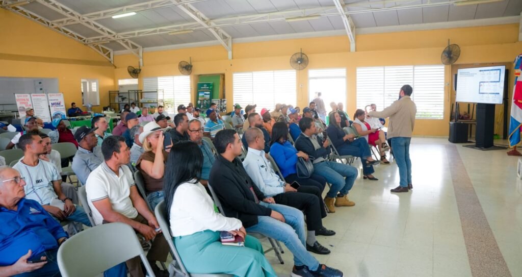 Claudio Caamano Velez 1 Gobierno convoca bono de riego con inversión de RD$10.1 MM en varias zonas de Azua y San Juan