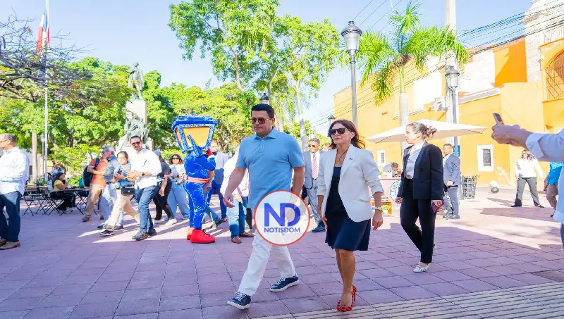 Ministro Turismo y Embajadora EEUU recorren Ciudad Colonial