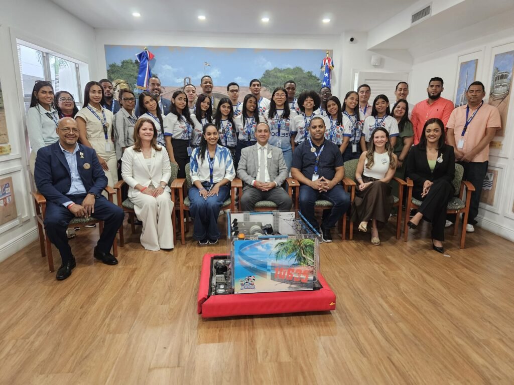 Delegacion de robotica Consulado RD fortalece desarrollo de la diáspora en FL: Promueve cultura, turismo y educación