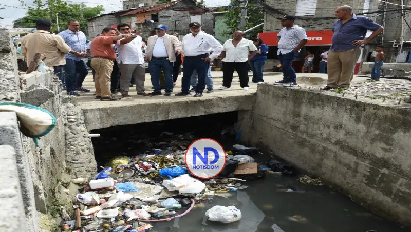 Fellito Suberví asegura pondrán fin a inundaciones en cañada Juan Valdez de Los Ríos