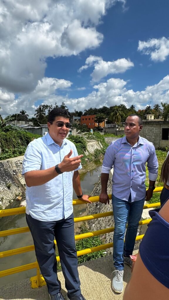 Fellito Subervi 5 Fellito Suberví inspecciona trabajos en cañadas Guajimía y Los Girasoles