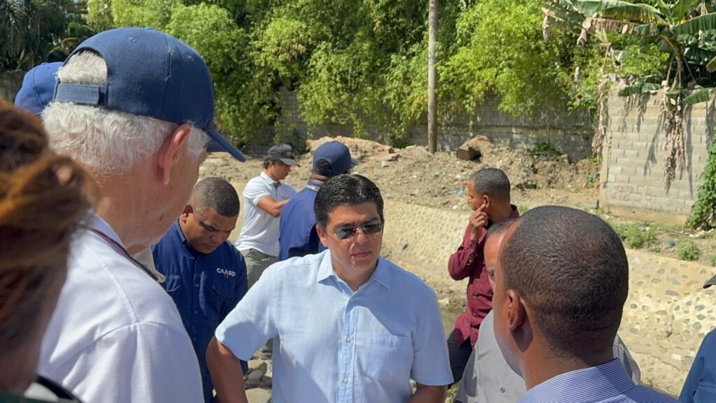 Fellito Subervi 6 Fellito Suberví inspecciona trabajos en cañadas Guajimía y Los Girasoles