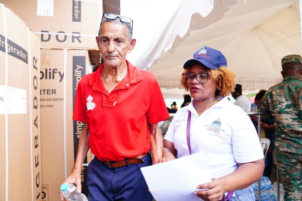 Gobierno refuerza a traves de Dasac Gobierno refuerza a través de Dasac respuesta social tras mesa de trabajo en Puerto Plata