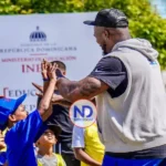 INEFI y la NFL hacen historia: Byron Matos lidera clínica de Flag Football para cientos de estudiantes dominicanos