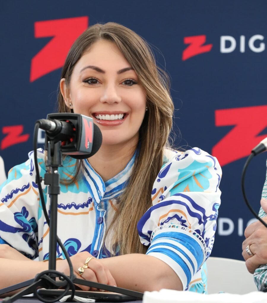 Iluminada Muñoz celebra su ascenso en la comunicación desde la Z-101 3 Iluminada Munoz Iluminada Muñoz celebra su ascenso en la comunicación desde la Z-101