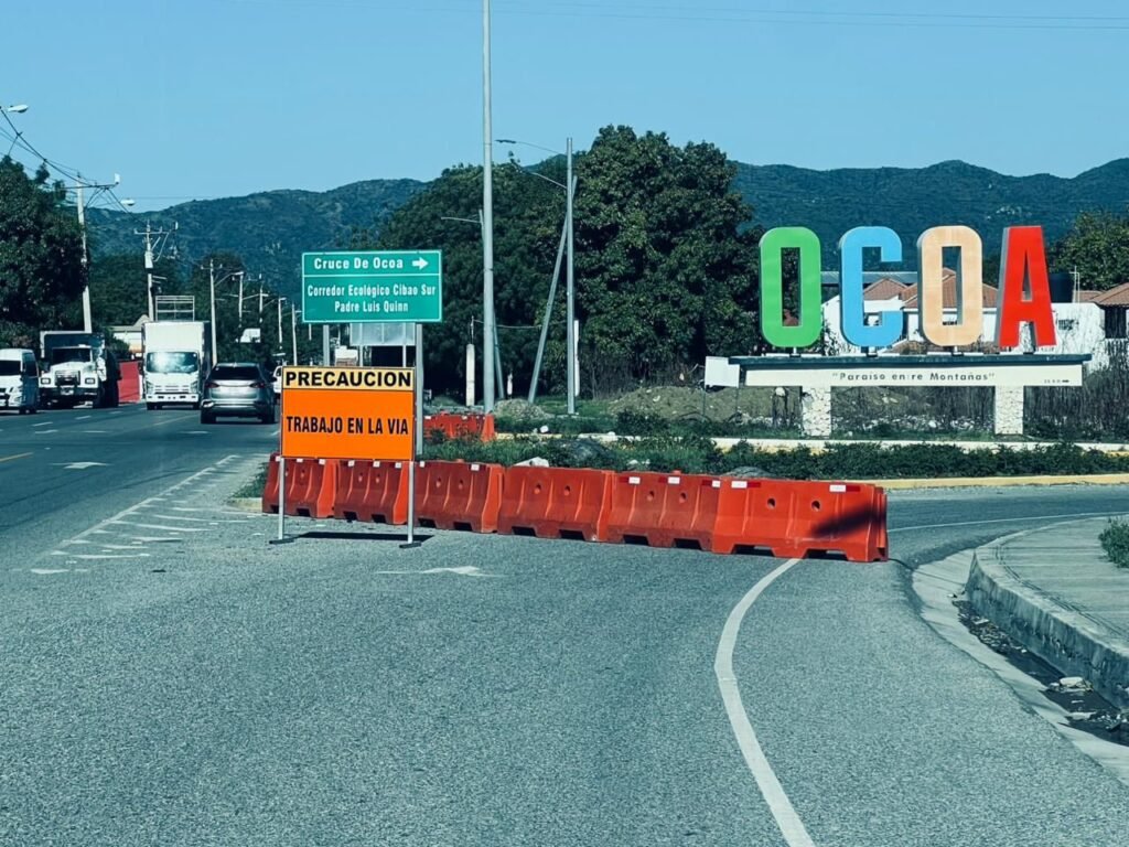 Intervencion de Digesett tras derrumbe en via hacia Ocoa 1 Digesett informa cierre parcial por derrumbe en vía hacia San José de Ocoa y establece rutas alternas