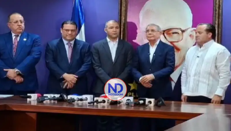 Funcionarios hablan con Danilo sobre impacto de crisis en la RD 2 Funcionarios hablan con Danilo sobre impacto de crisis en la RD