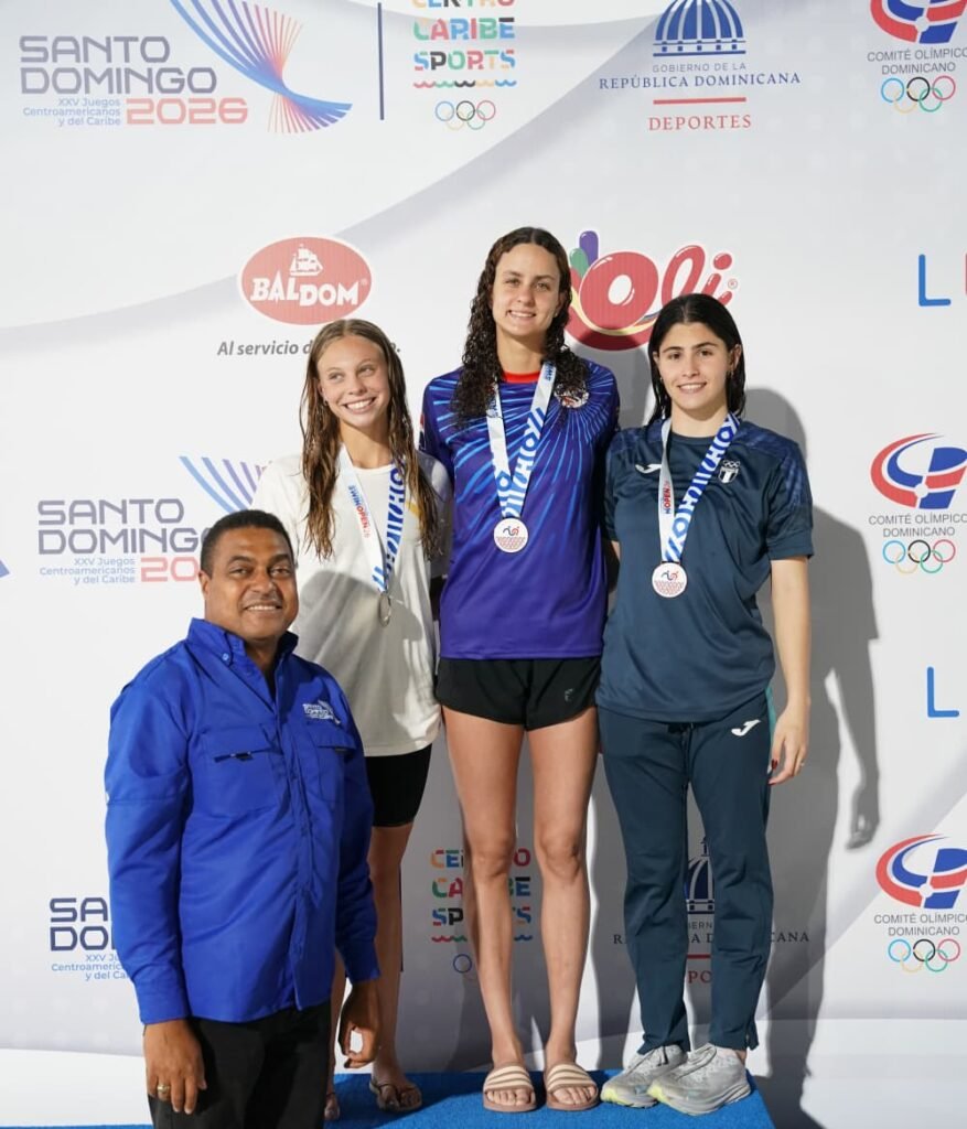 Jose Monegro Y Elizabeth Jimenez Jiménez y Díaz consiguen oro en primera jornada del XI DR International Swim Open