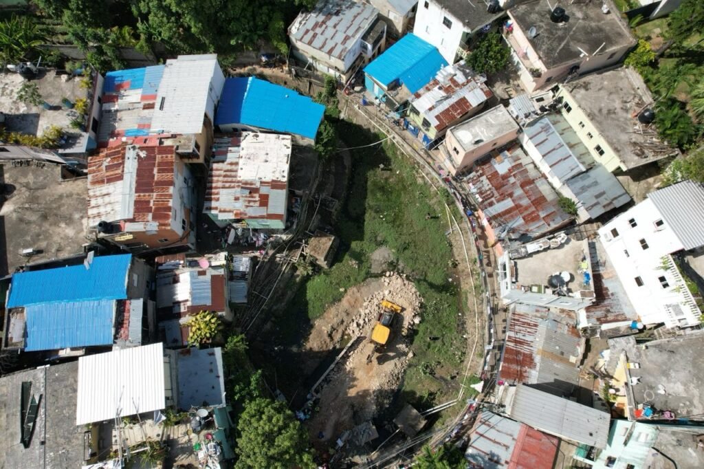 LUIS ABINADER EN EL DN 1 Abinader instruye a la Alcaldía del DN buscar solución definitiva a laguna de Los Platanitos