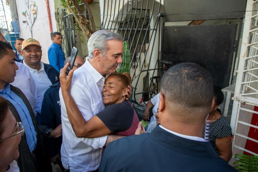 LUIS ABINADER EN EL DN Abinader instruye a la Alcaldía del DN buscar solución definitiva a laguna de Los Platanitos